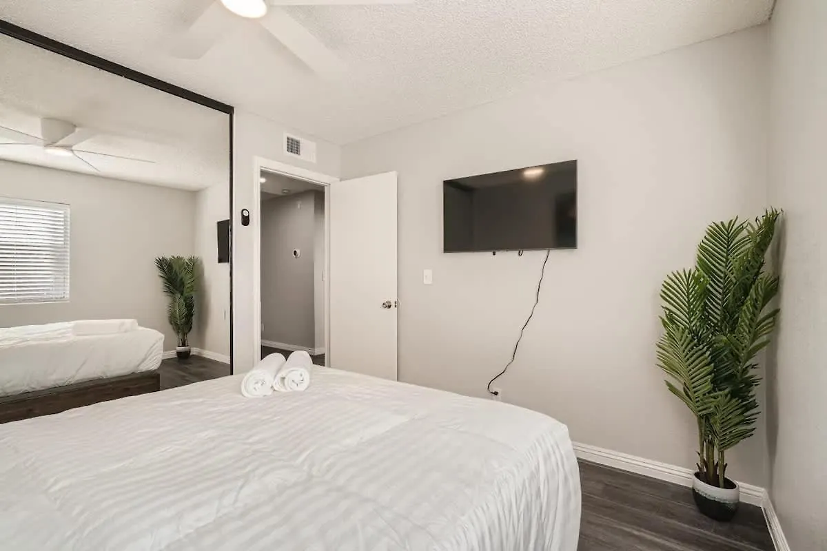 拉斯维加斯Tropical House With Heated Pool 10 Min To Strip别墅 度假居